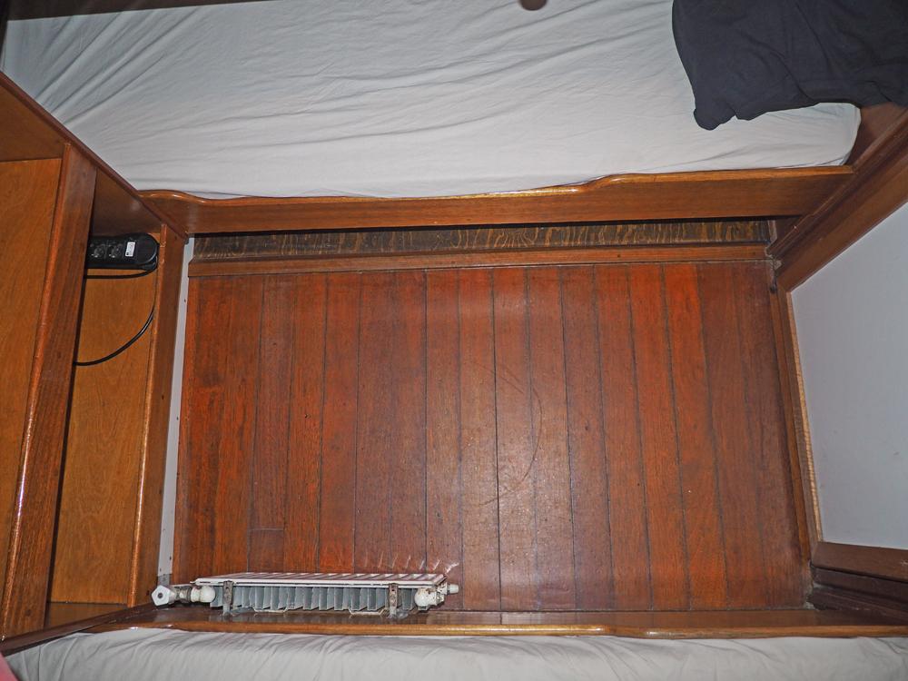 Cabin en avant, H&eacute;bergements